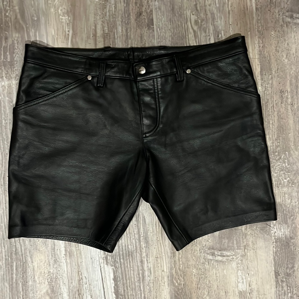 Men’s Leather Short